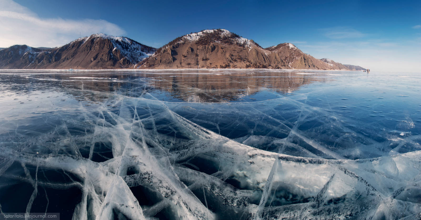 lake_baikal_ice_in_winter.jpg