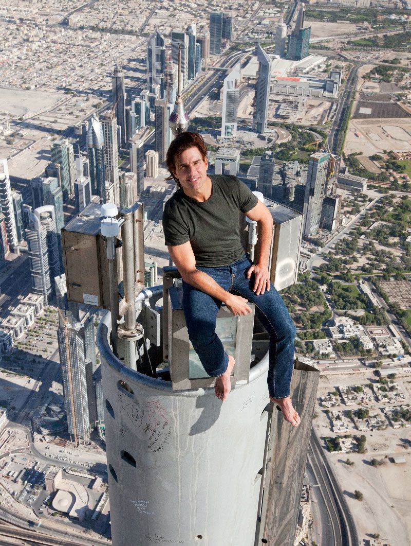 Tom Cruise sits on top of world's tallest building for Mission ...