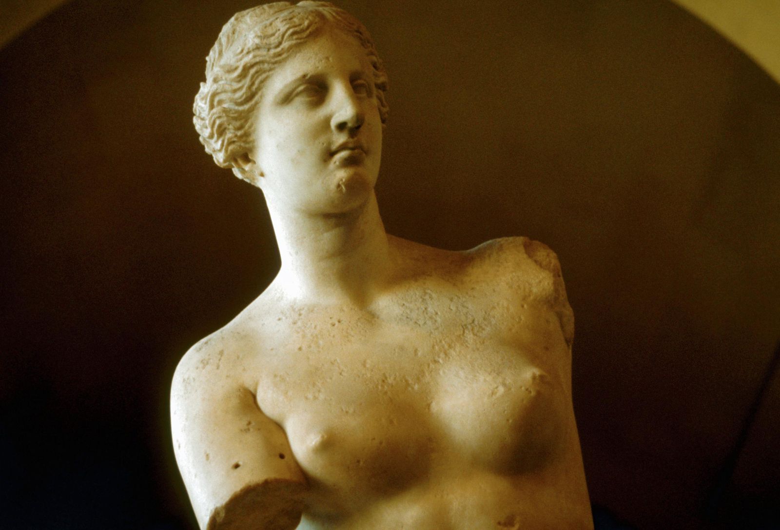 The Mystery of What Venus de Milo Was Once Holding | Smart News ...