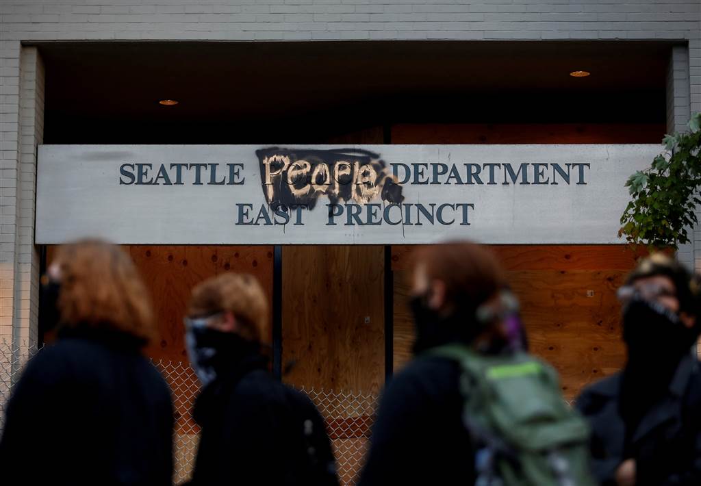 Seattle protesters set up 'autonomous zone' after police evacuate ...
