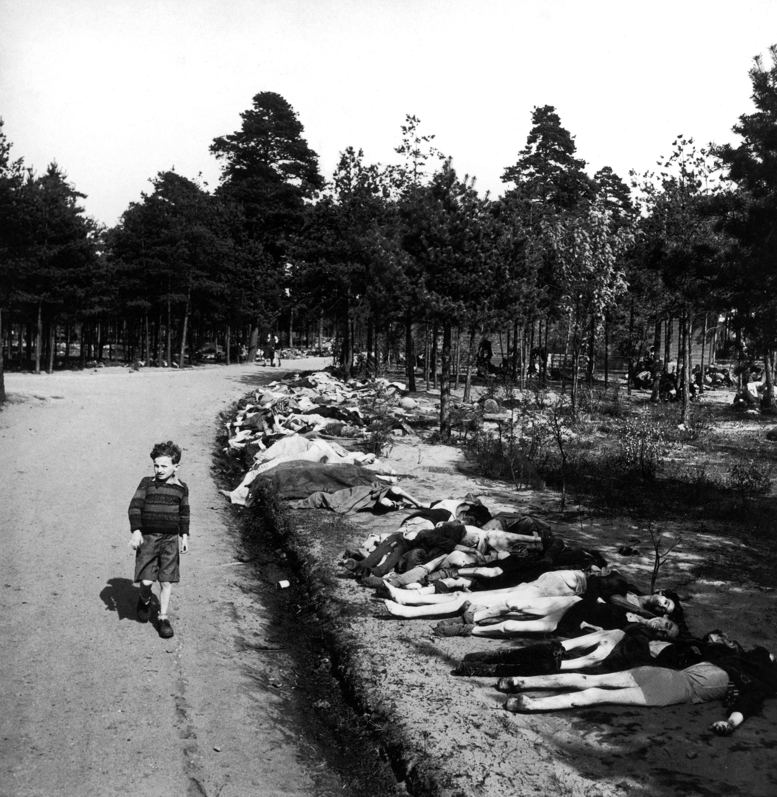 Bergen-Belsen: Photos From the Liberation of the Notorious Camp ...