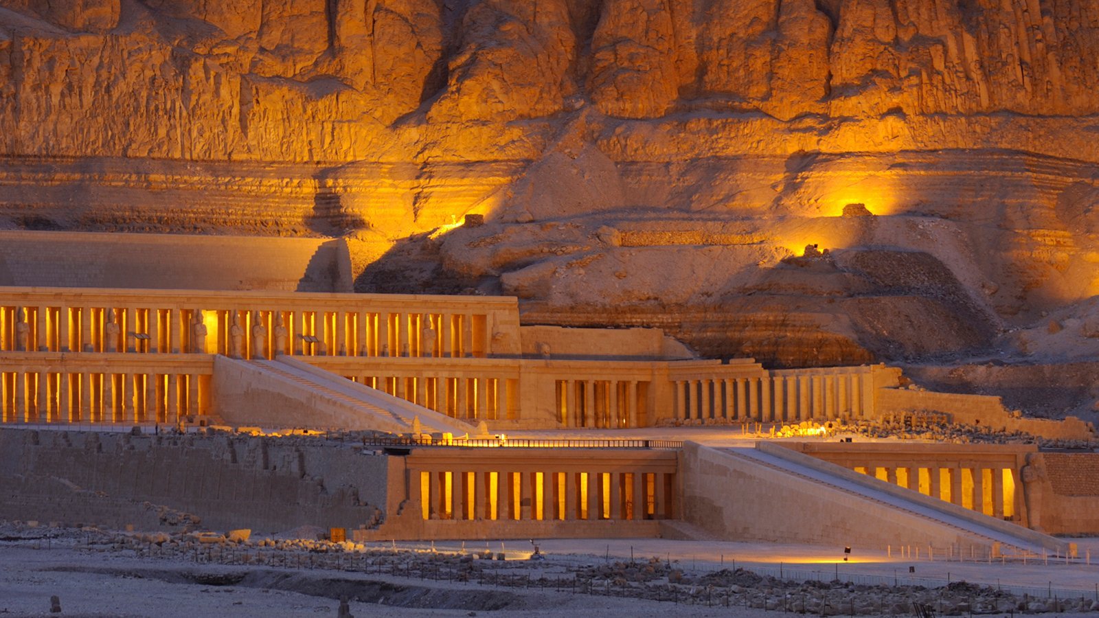 Hatshepsut Temple at night : Egypt