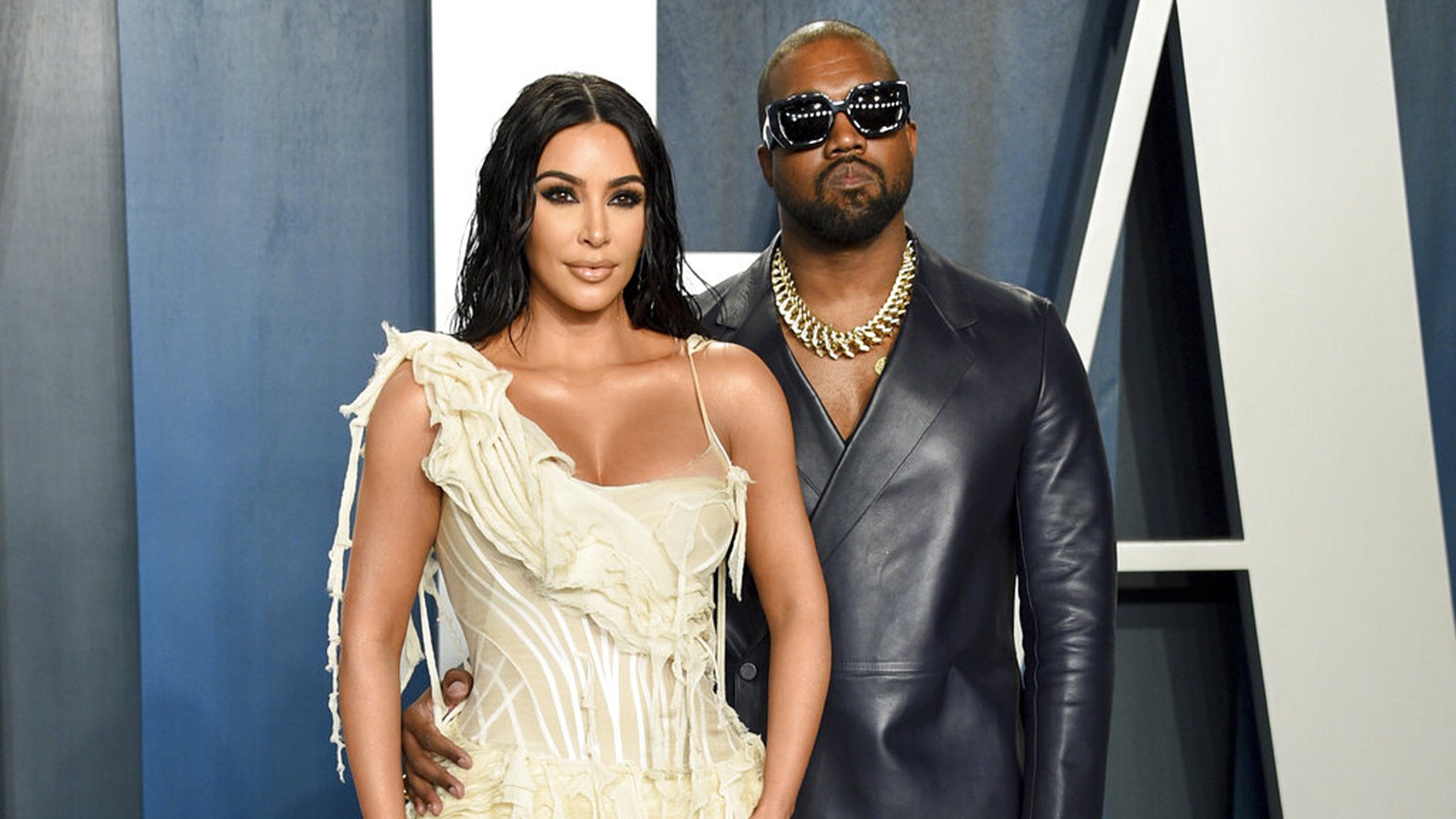 Kim Kardashian receives hologram of her father as 40th birthday present from Kanye West | WKRN News 2