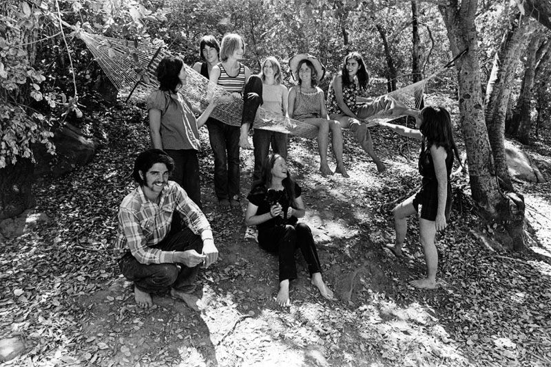 1971 Some of the Manson family members at Spahn Ranch. From left to right front row: Danny DeCarlo, Jennifer… | Charles manson family, Charles manson, Manson family