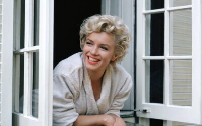 Was Marilyn Monroe Photobombed by a Time Traveler?