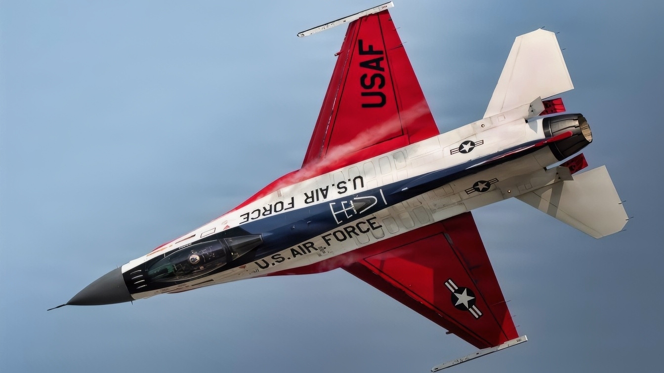 U.S. Air Force Maj. Taylor “FEMA” Hiester, F-16 Viper Demonstration Team commander and pilot, performs aerial maneuvers in a U.S. Air Force F-16C Fighting Falcon during AirVenture at Oshkosh, Wisconsin, July 24, 2026. The F-16, a multi-role fighter aircraft capable of both air-to-air and air-to-ground combat, demonstrates its versatility through dynamic aerial demonstrations across the U.S. and abroad. (U.S. Air Force photo by Staff Sgt. Steven Cardo)