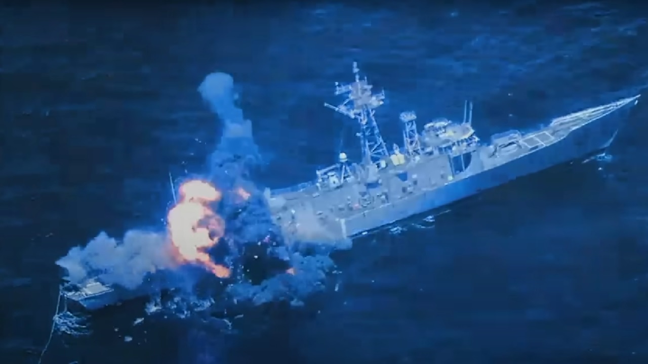 The USS Rodney M. Davis (FFG-60), an Oliver Hazard Perry-class guided missile frigate, was hit and sunk by anti-ship missiles during a training drill.