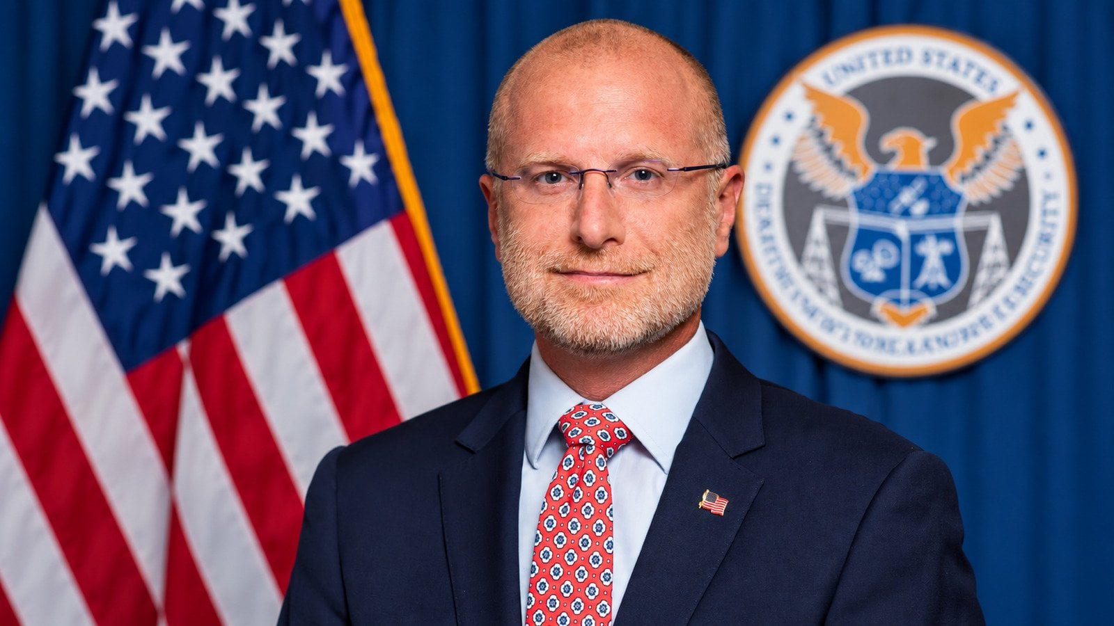 Official portrait of FCC Chairman Brendan Carr